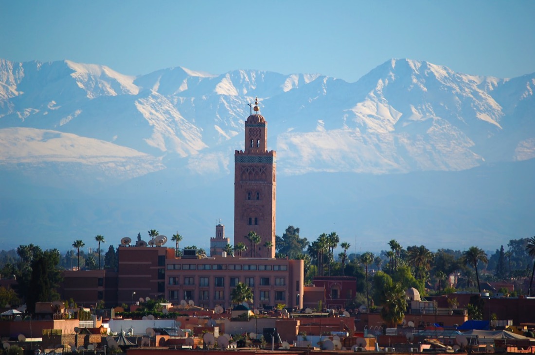 Viagens para Marrocos — Marraquexe com as montanhas do Atlas